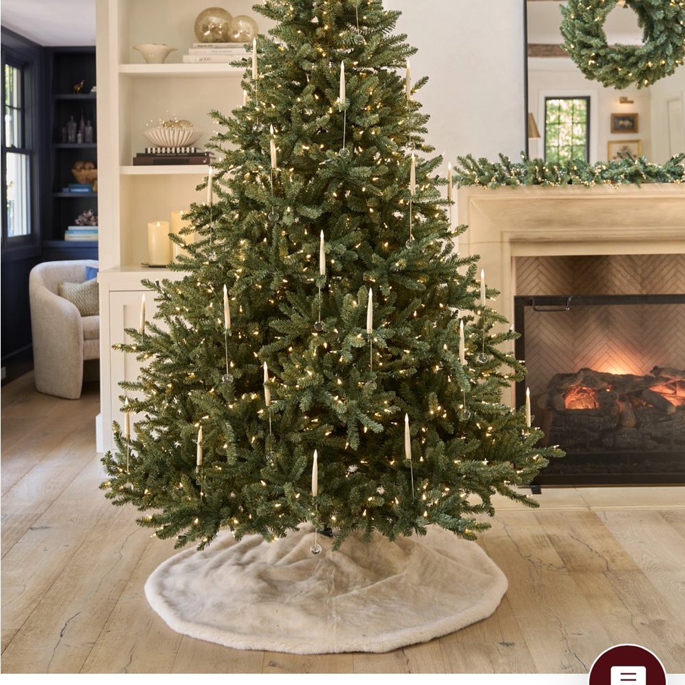 BRAND NEW Balsam Hill Faux Fur Tree Skirt 72’